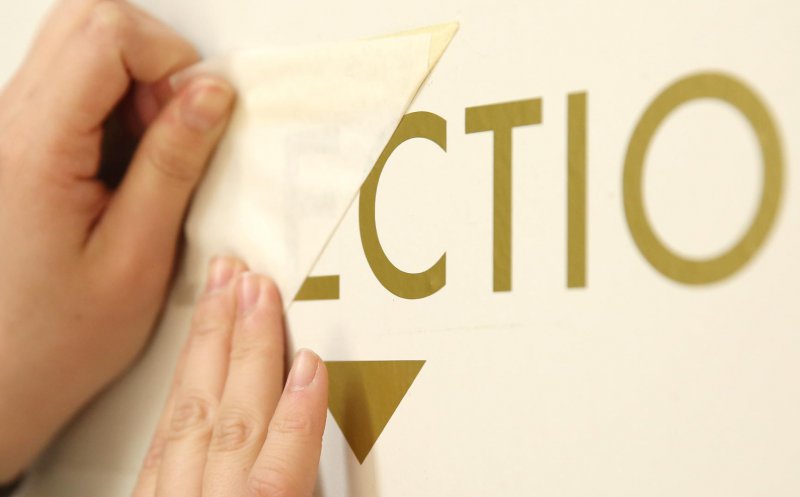 Inscriptionari cu autocolant